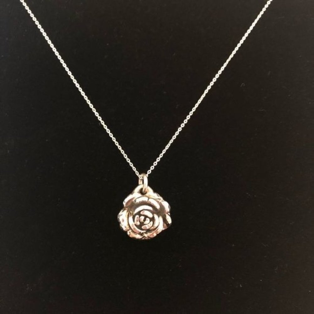 925 Sterling Silver 3D Rose Pendant and Necklace Womens Flower Feminine Pretty - Picture 2 of 6